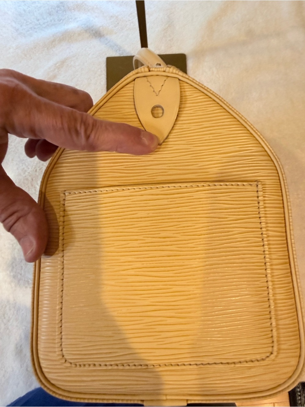 Louis Vuitton Epi Speedy 25 handbag in the color Vanilla - Picture 8 of 16